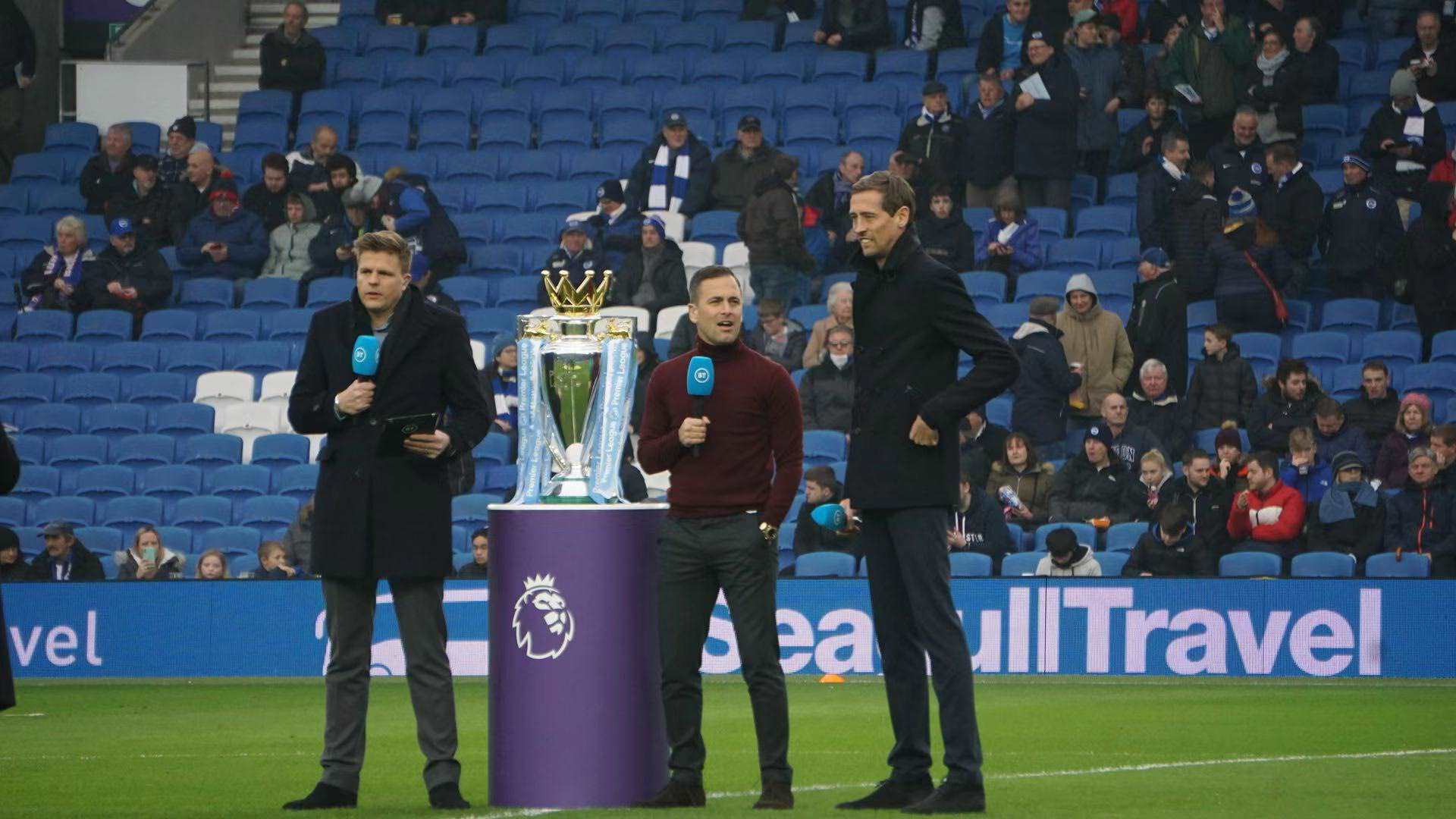 交媒体向哈 交媒体向哈