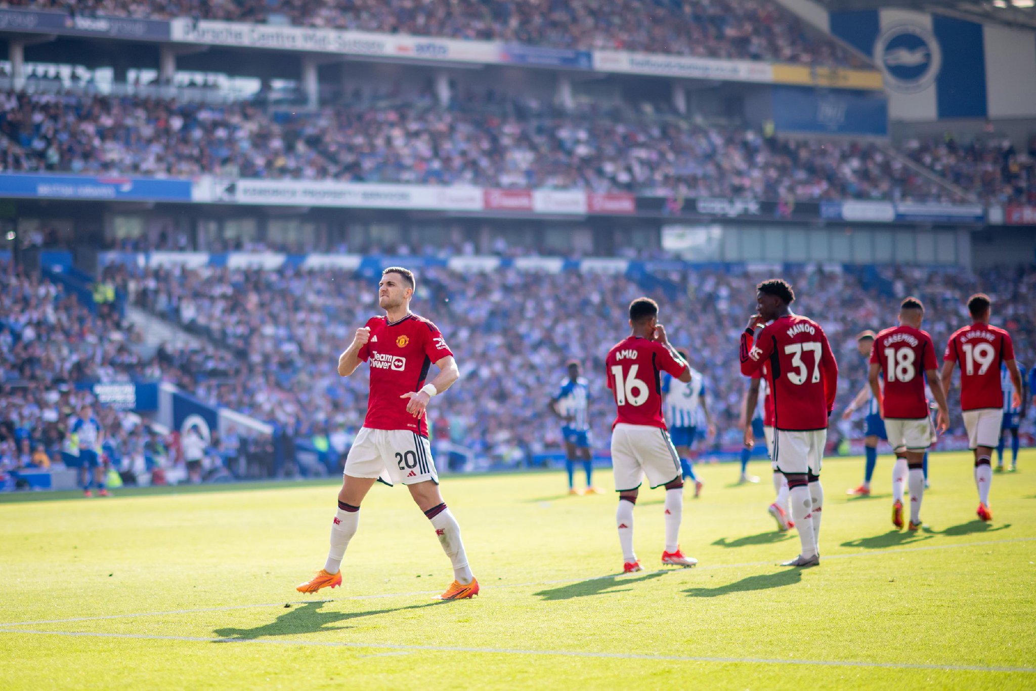 时受到多方 时受到多方